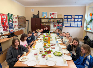 Wielkanocne śniadanie w klasie V