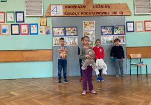 Wierszyk przedstawia uczennica klasy I.