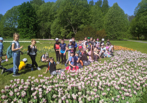 Uczniowie w Ogrodzie Botanicznym.