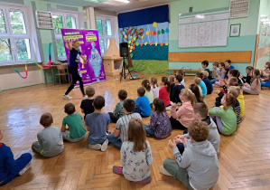 Uczniowie klas I-III na zajęciach tanecznych