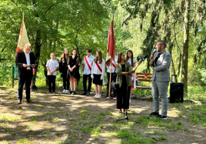 Uczniowie Szkoły Podstawowej nr 40 w Łodzi podczas obchdów 118 rocznicy wybuchu Rewolucji 1905 r.