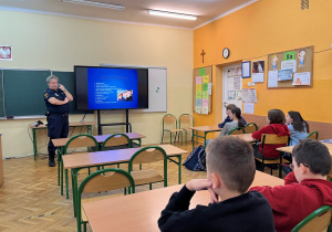 Klasa V podczas zajęć o odpowiedzialności karnej