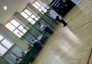 Przedstawiciel Samorządu Uczniowskiego rozpoczyna część oficjalną uroczystości