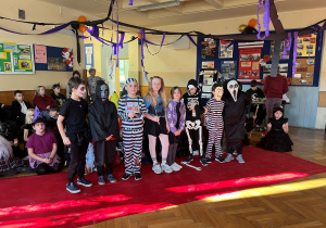 Strasznie przebrana klasa II - upiory, duchy, więźniowie, czarnoksiężnicy