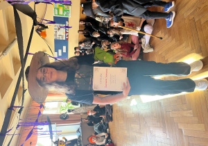 Zwycięzca z klas IV-VIII na najstraszniejszy strój - Oleksandra klasa VI przebrana za straszną postać z filmu