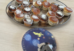 Babeczki z wróżbami i magiczne pudełko.