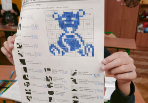 karta pracy z odkodowanym misiem