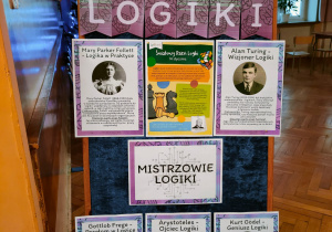 Tablica informacyjna na temat Międzynarodowego Dnia Logiki