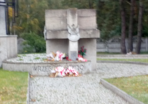 Wycieczka - Glinno- miejscowy cmentarz z mogiłami 200 polskich żołnierzy- SP40 kl. VII
